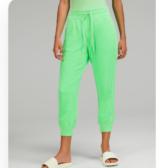 Lululemon cropped scuba jogger 6 NEON GREEN - Picture 3 of 6